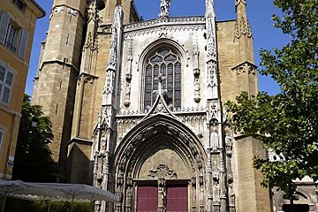 image of a church facade
