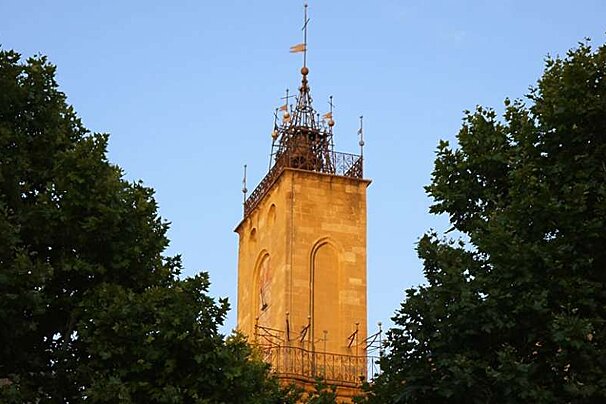 image of a clock tower
