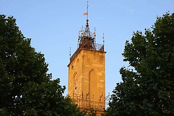 image of a clock tower