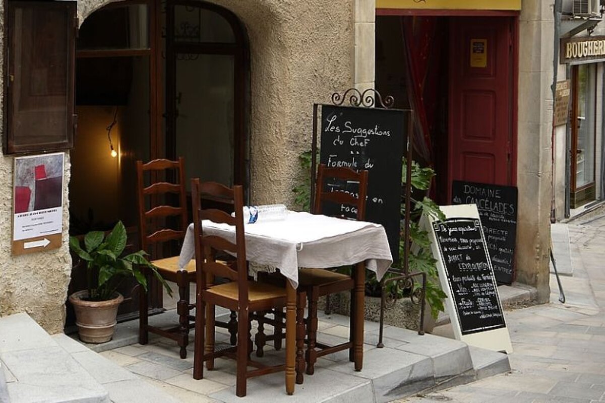 photo of a pavement cafe