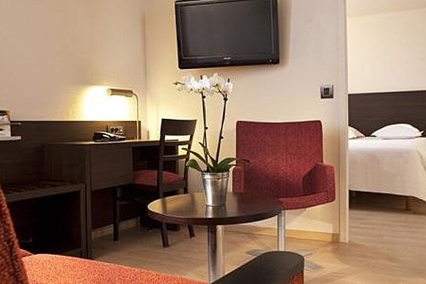 photo of Escale Oceania Hotel bedroom