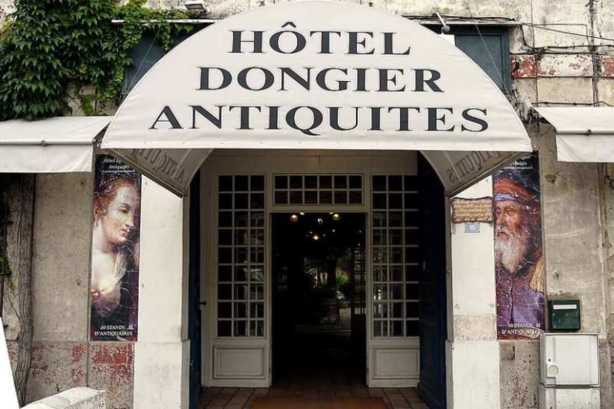 a photo of a shopping arcade entrance