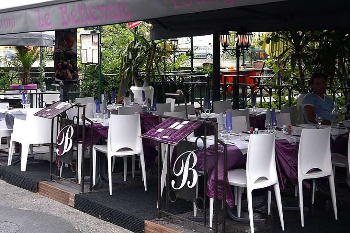 a photo of a restaurant terrace
