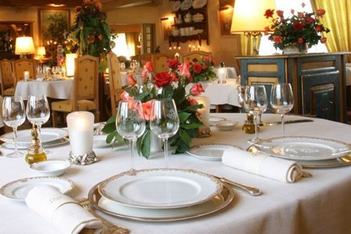 La Bonne Etape, Chateau Arnoux interior