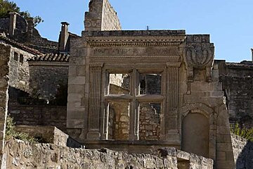 a photo of a ruined building