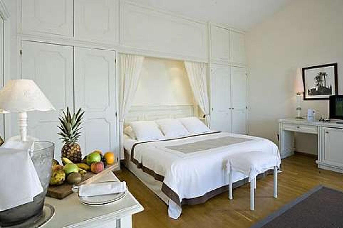 a photo of a bedroom