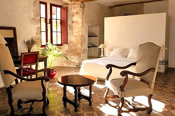 Room with window and coffee table, armchairs and bed