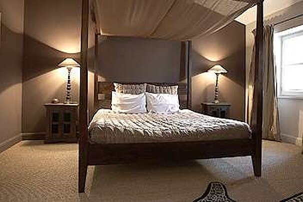 a photo of a bedroom