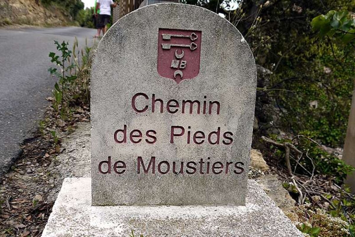 a photo of a stone marker for hikers