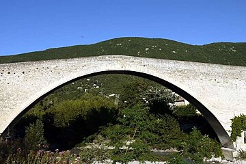 a photo of a bridge