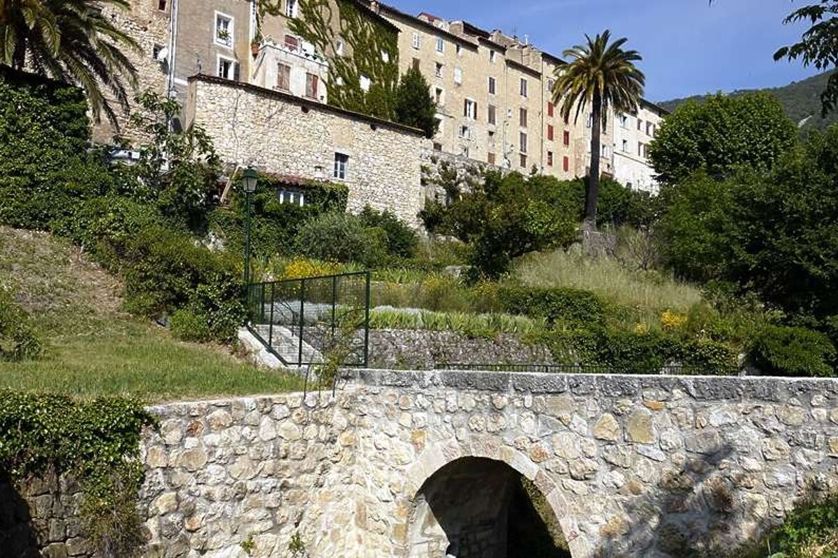 a photo of houses and a small bridge