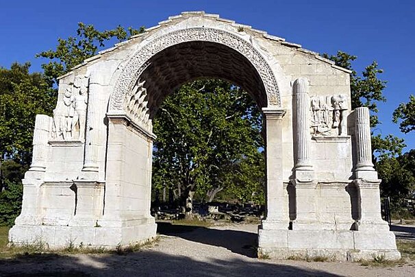 photo of a roman stone arch
