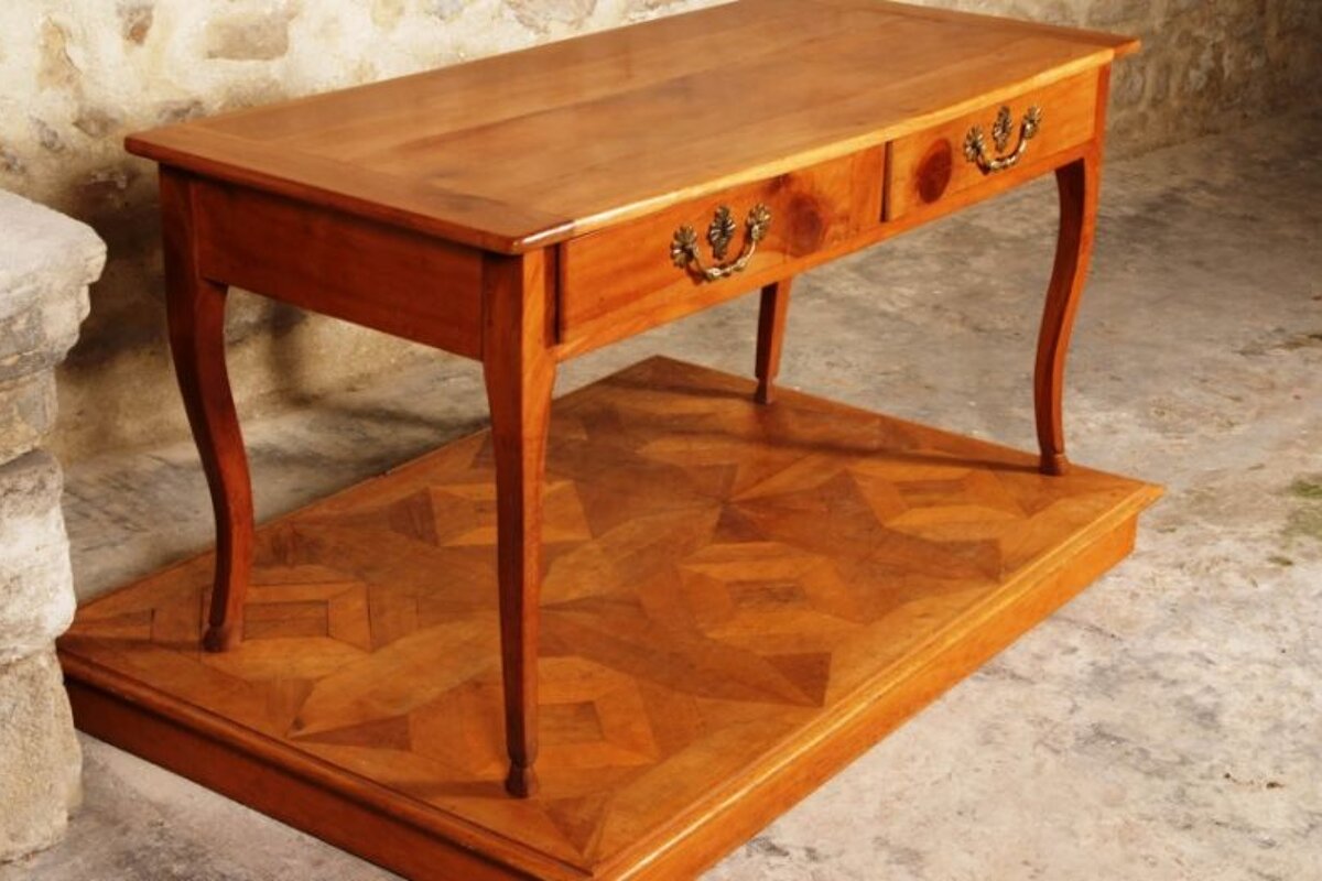 light oak coloured table on a wooden pedestal