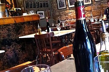 photo of a restaurant dining room