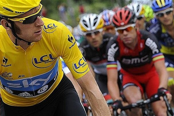 Bradley Wiggins yellow jersey Cadel Evans