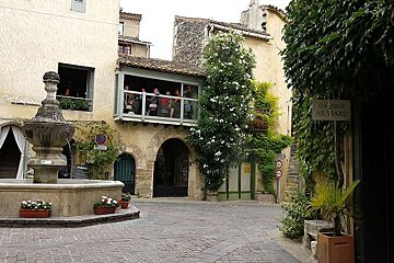 photo of a town centre and a fountain