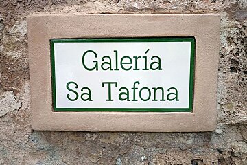 a photo of a sign