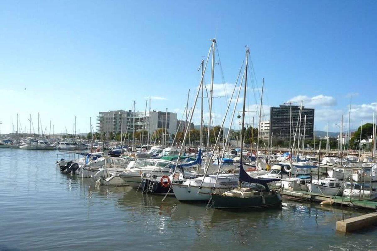 A photo of the marina in portixol