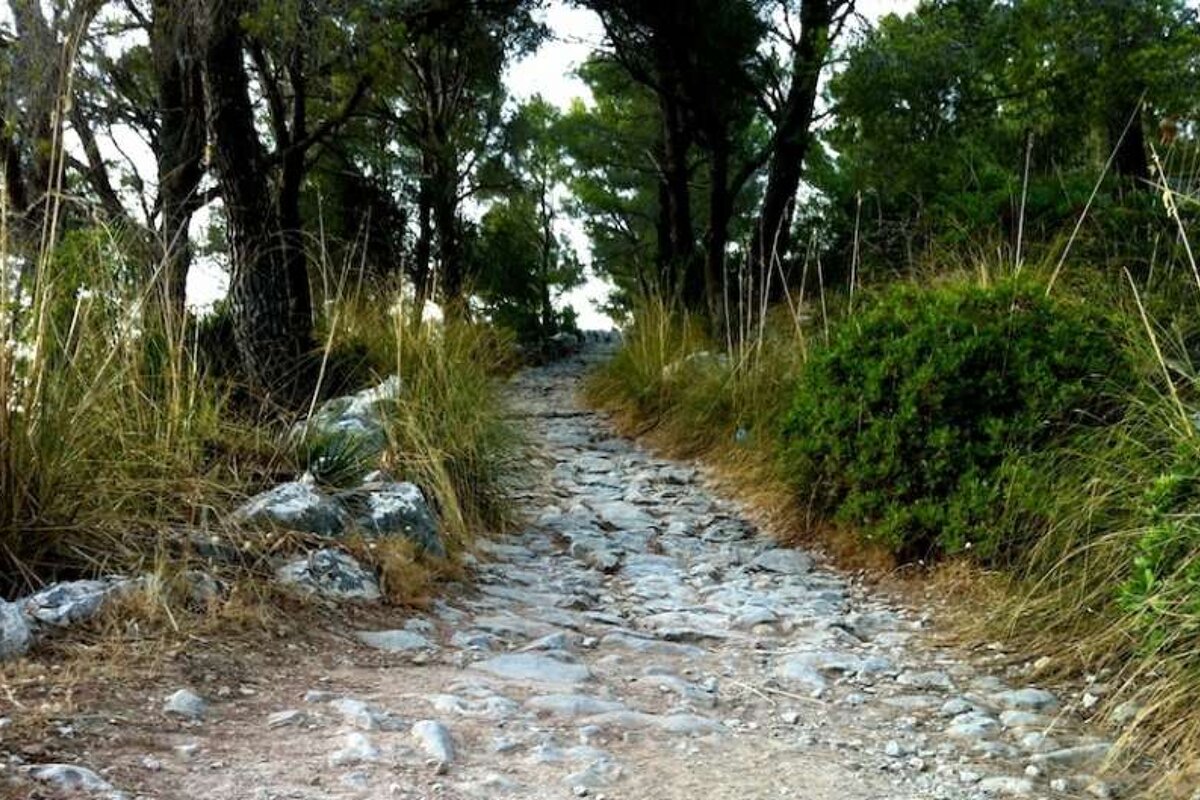 image of a stone laid track