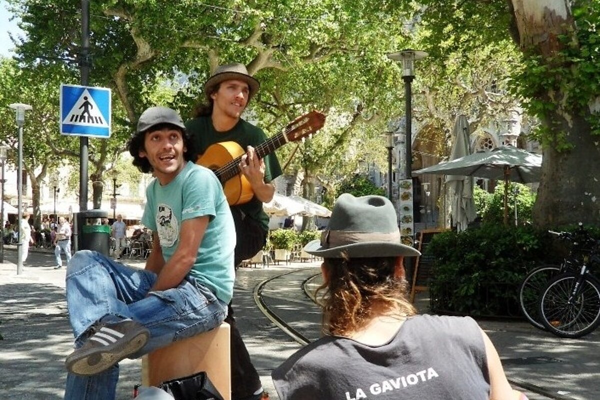a photo of musicians in soller mallorca
