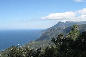 a photo of majorca's coastline