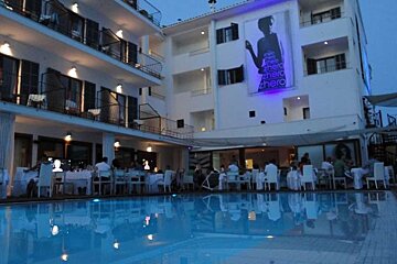 Zhero pool at dusk