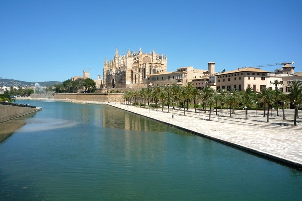 a photo of parc de la mar palma mallorca majorca
