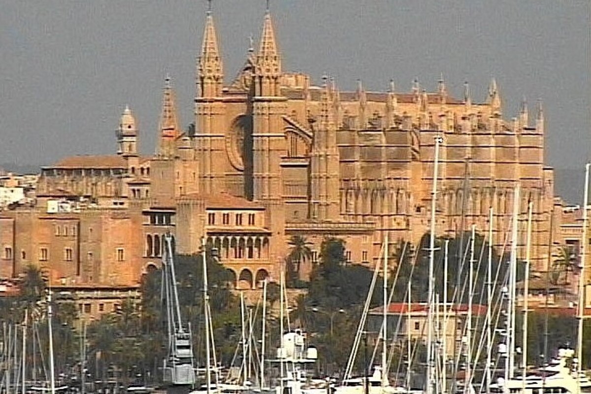 a photo of le seu cathedral in palma