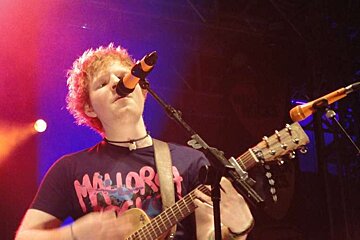 Ed sheeran playing guitar