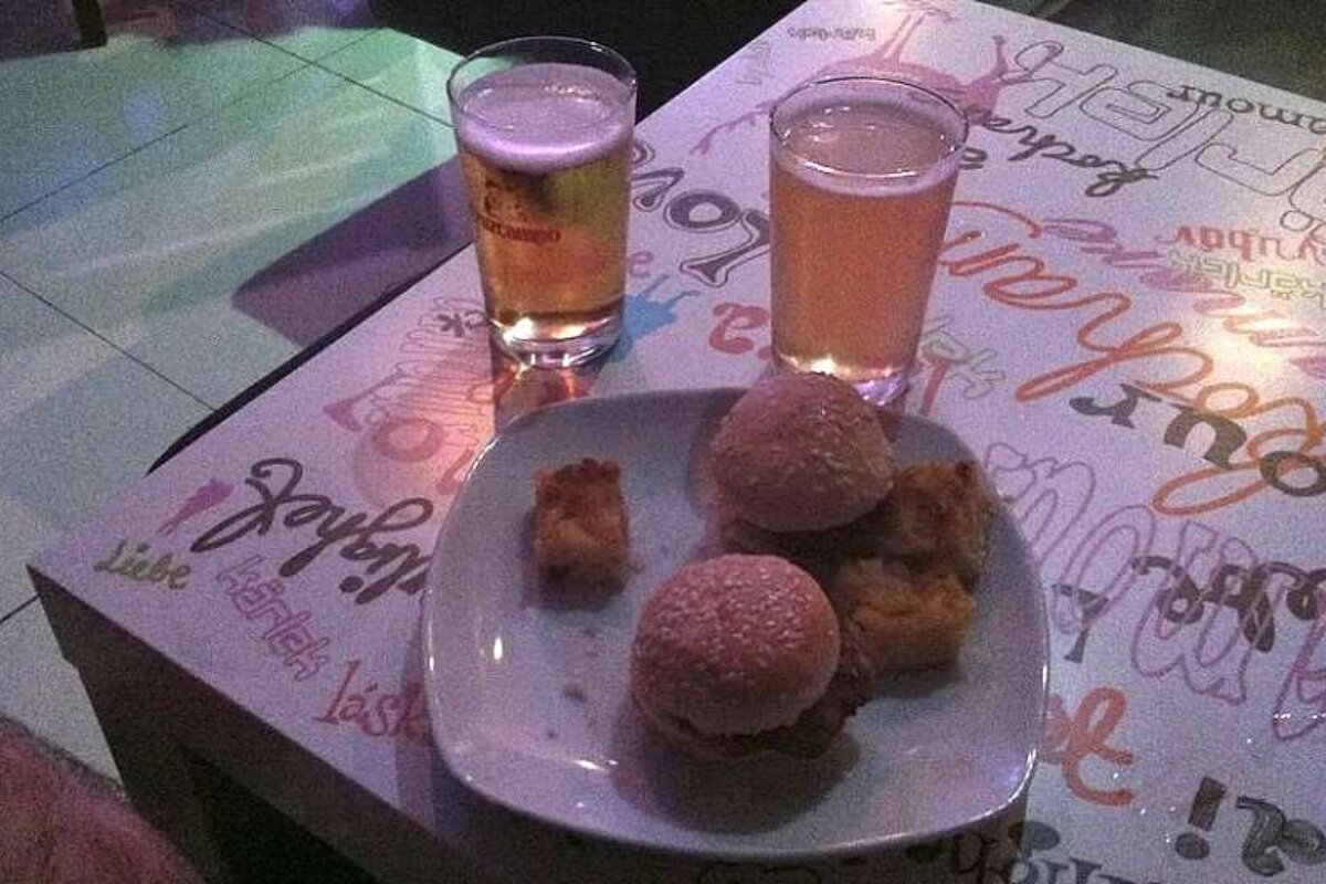 image of burgers and beer on a table