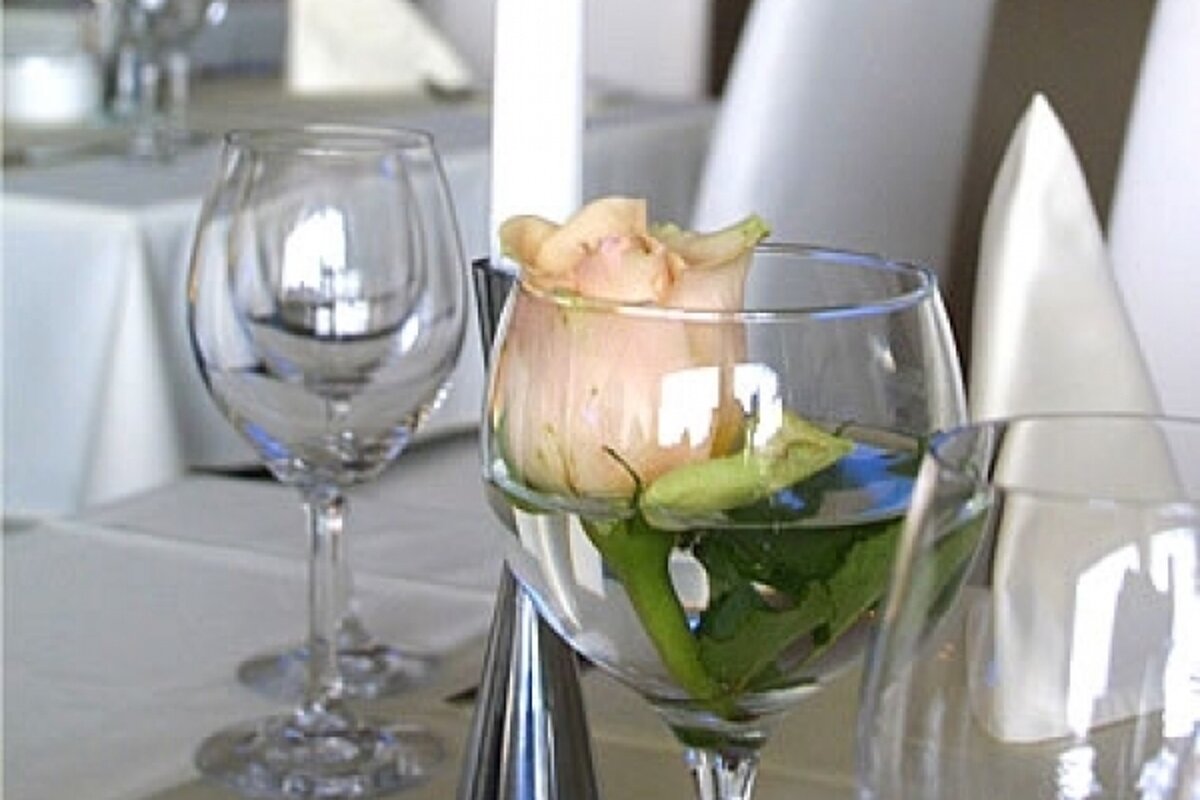 a photo of the interior of trianon restaurant, port d'andratx