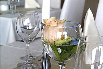 a photo of the interior of trianon restaurant, port d'andratx