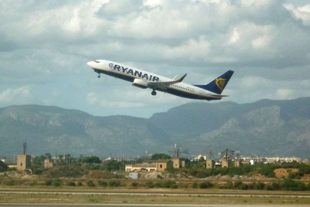 a photo of a plane taking of at Palma deMajorca airport