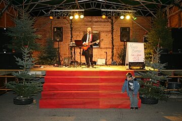Stage at the Santa Ponsa Christmas market