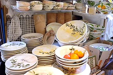 a photo of some pottery, mallorca majorca