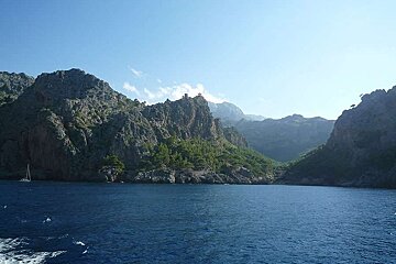a photo of the sea and mountains in majorca