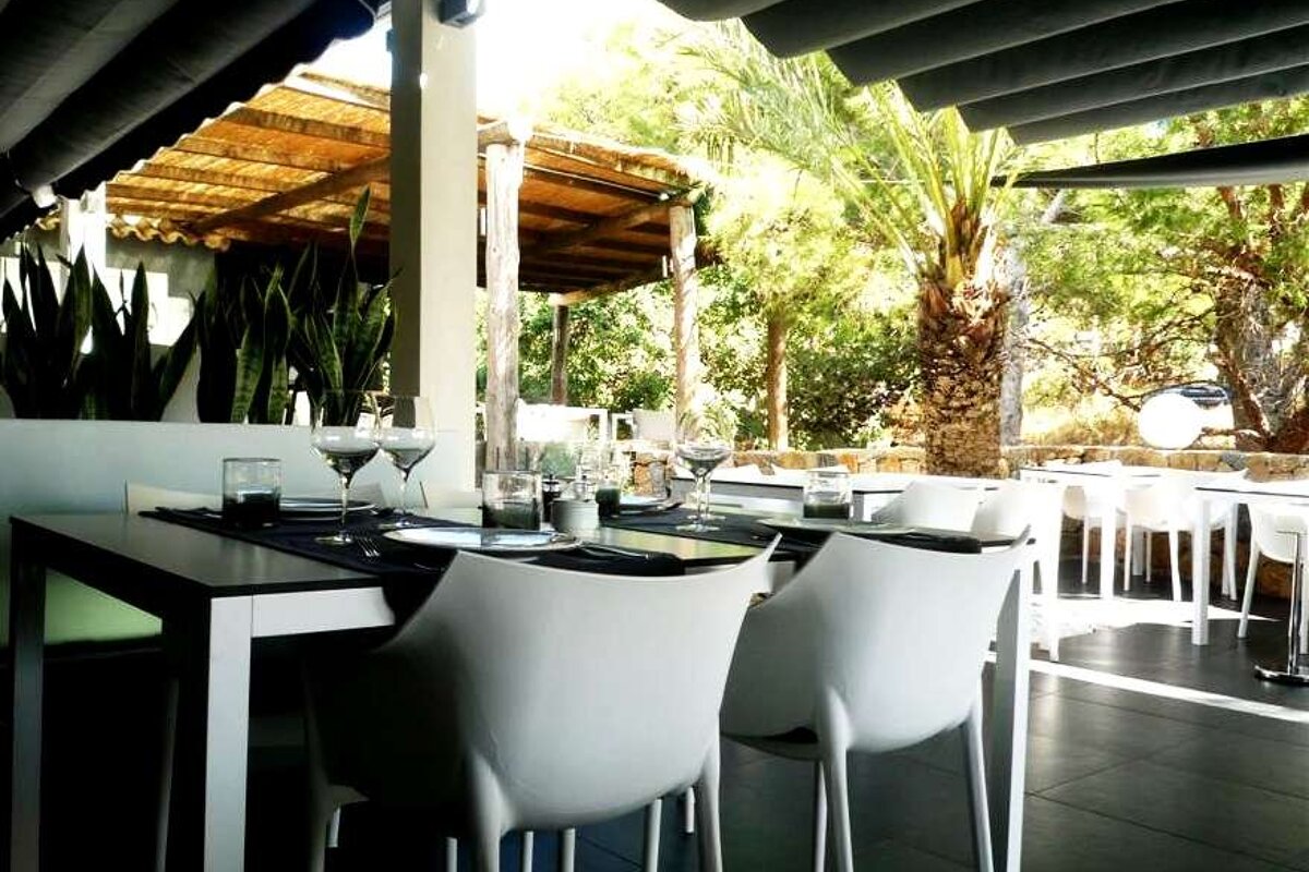 a photo of dining area in es moli restaurant mallorca