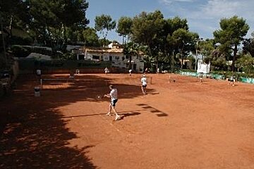 a photo of tennis courts in costa de la calma mallorca majorca