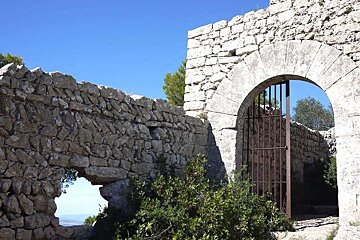 a photo of an ancient castle on majorca