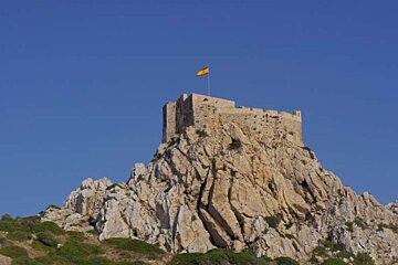 Picture off castle on top of hill