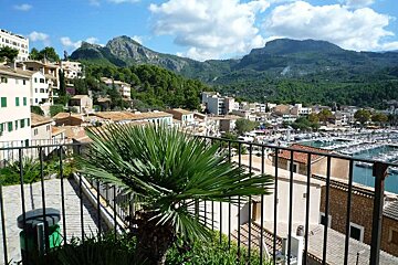 a photo of port de soller majorca