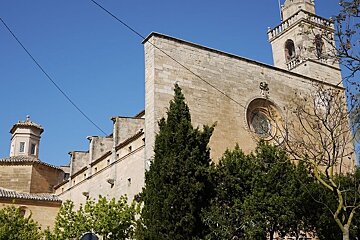 a photo of llucmajor church mallorca majorca