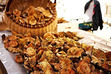 a photo of a mushroom stall at a majorcan market