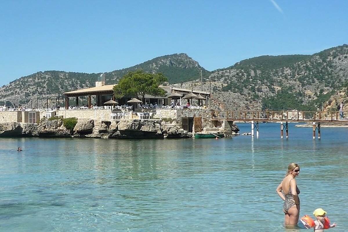 a photo of the island restaurant in camp de mar mallorca majorca