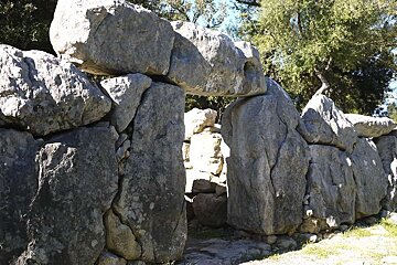a photo of the entrance to a taliot settlement on majorca