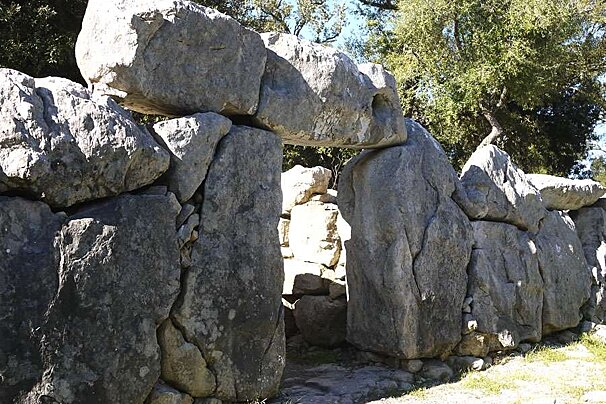 a photo of the entrance to a taliot settlement on majorca