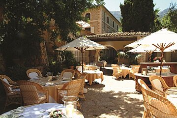 an image of a gastronomic restaurant in deia, mallorca