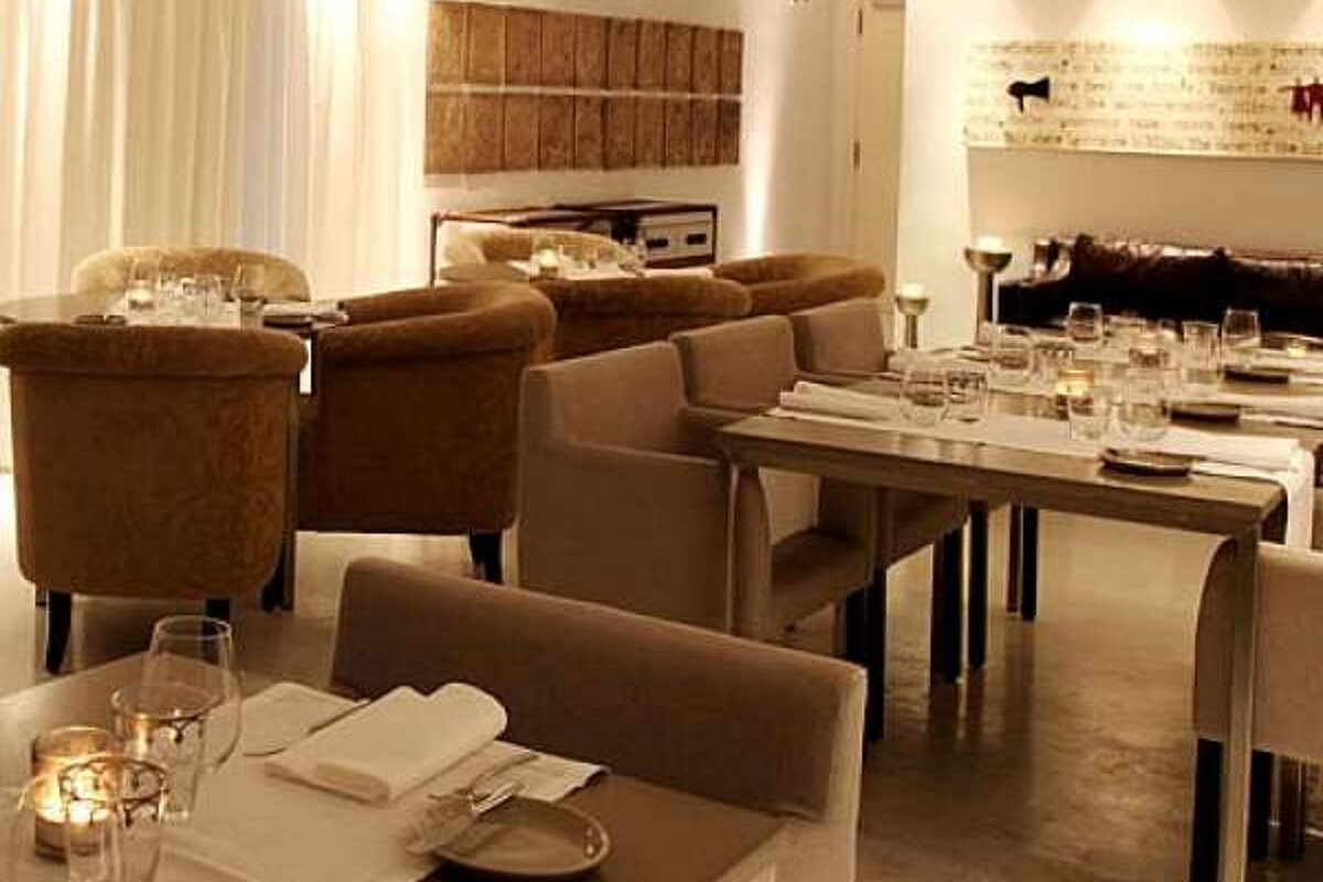 a photo of the dining room in opio restaurant majorca