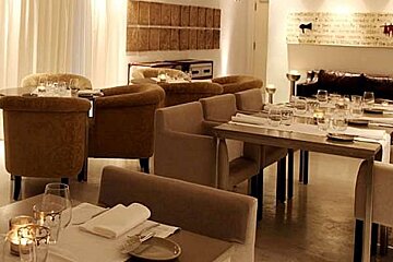 a photo of the dining room in opio restaurant majorca
