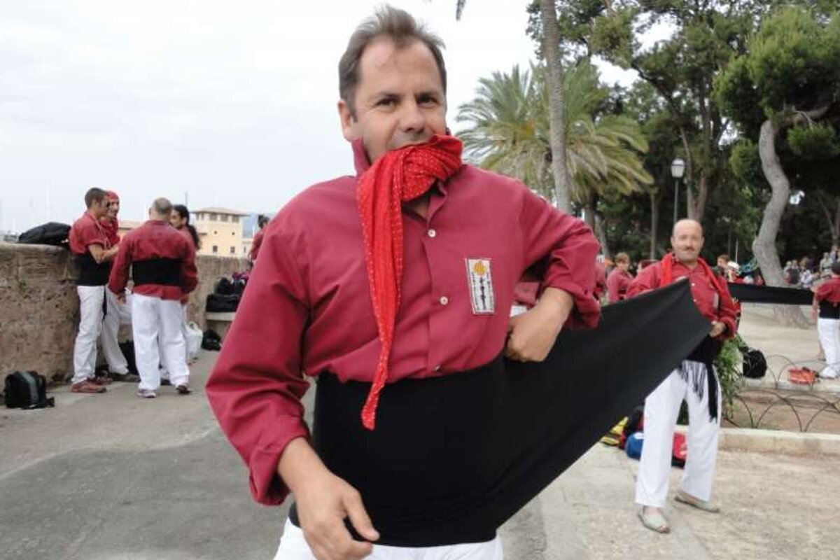 A man wearing a red shirt with a badge that says ' barcelona ' on it